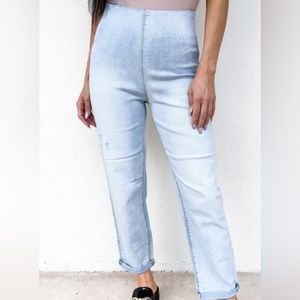 Brand new!Risen high rise pull on light wash jeans